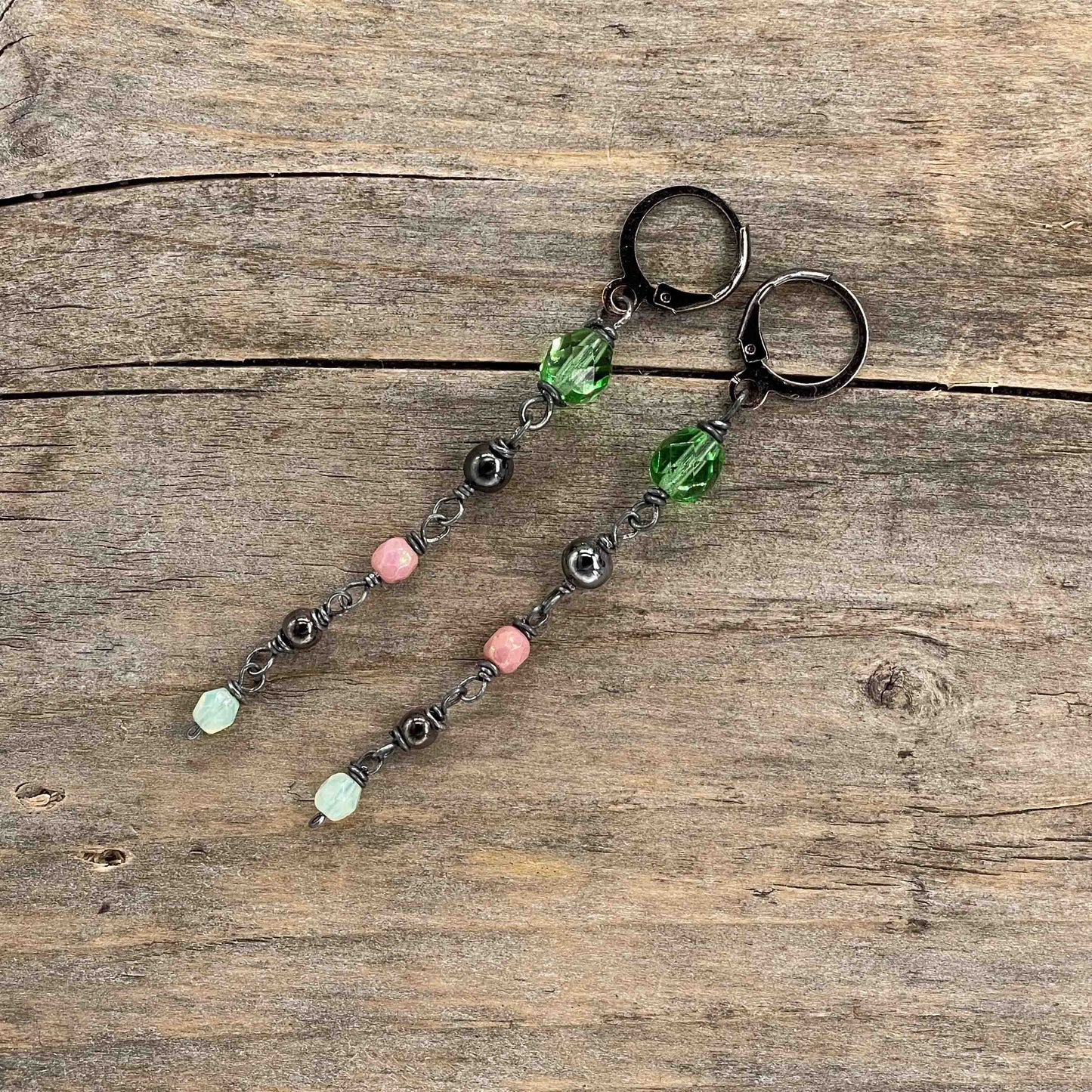 Øredobber i Gunmetal med Glassperler - 75 mm - 290