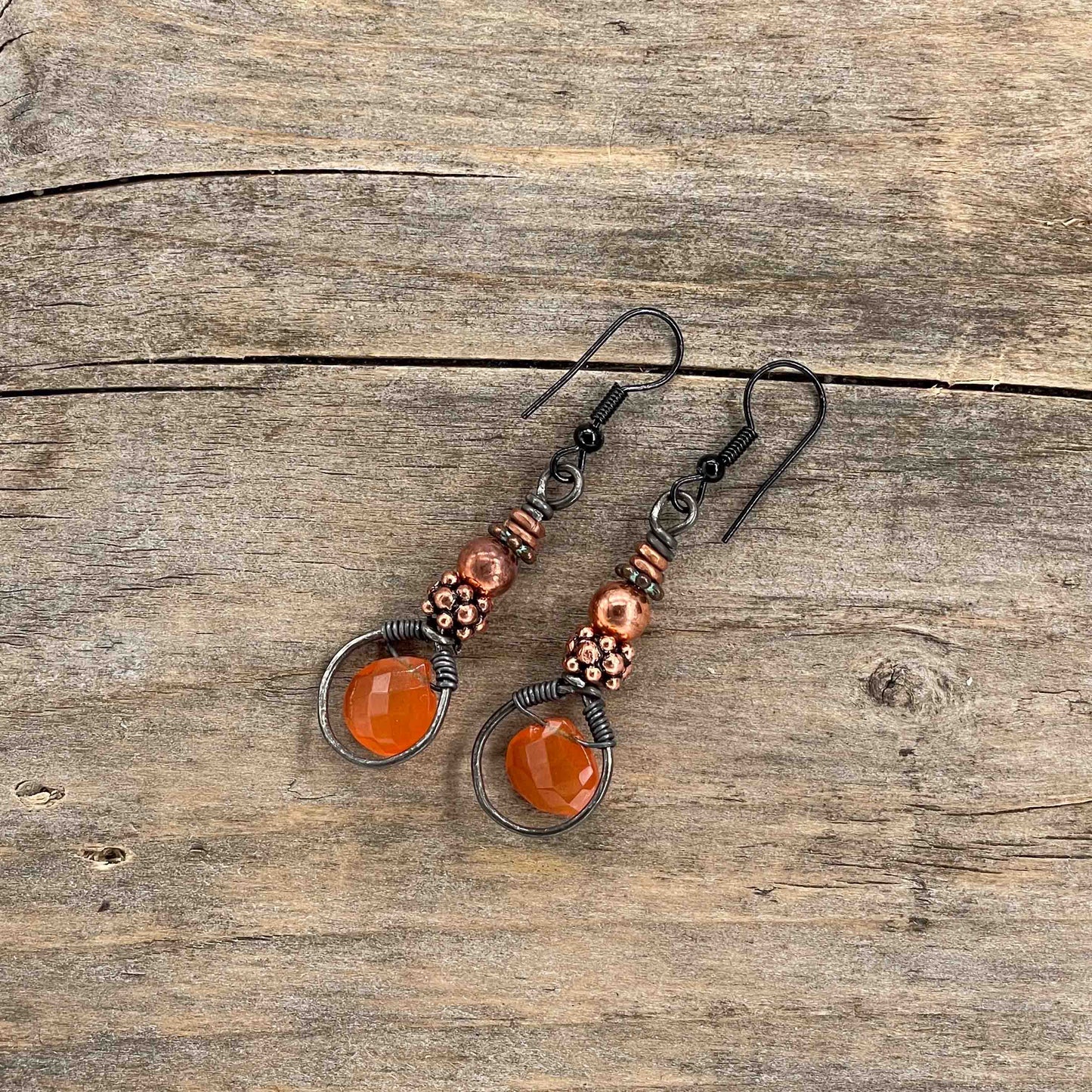 Gunmetal Øredobber med Karneol - 55 mm - 294