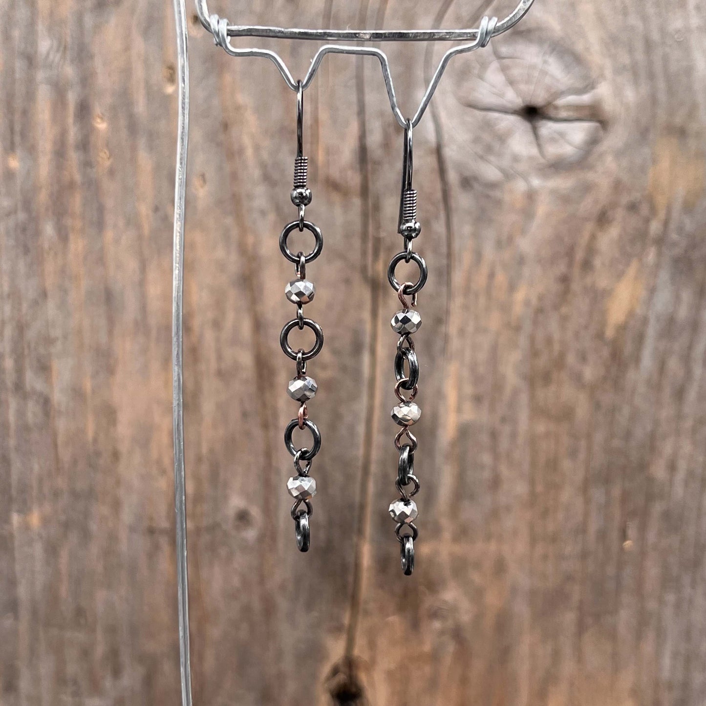 Øredobber i Gunmetal med Glassperler - 60 mm - 889