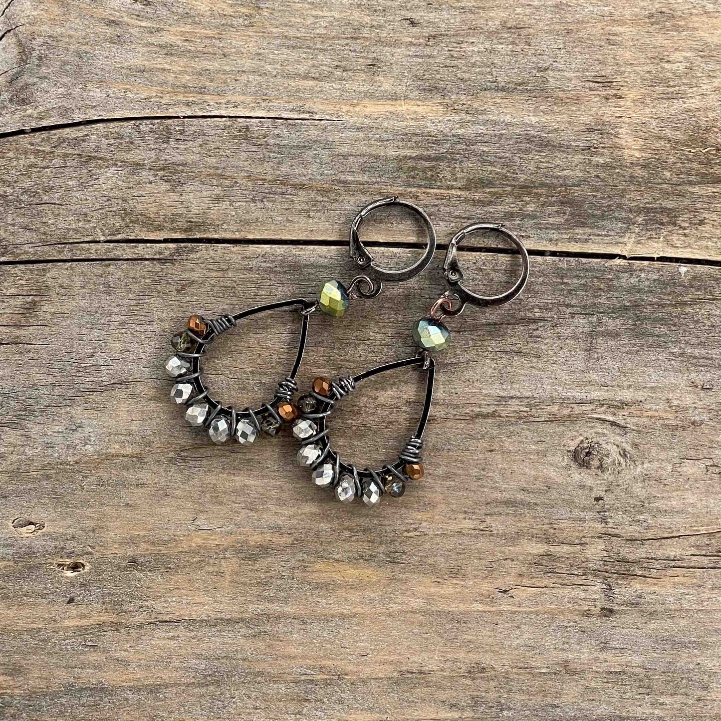 Øredobber i Gunmetal med Glassperler - 45 mm - 285