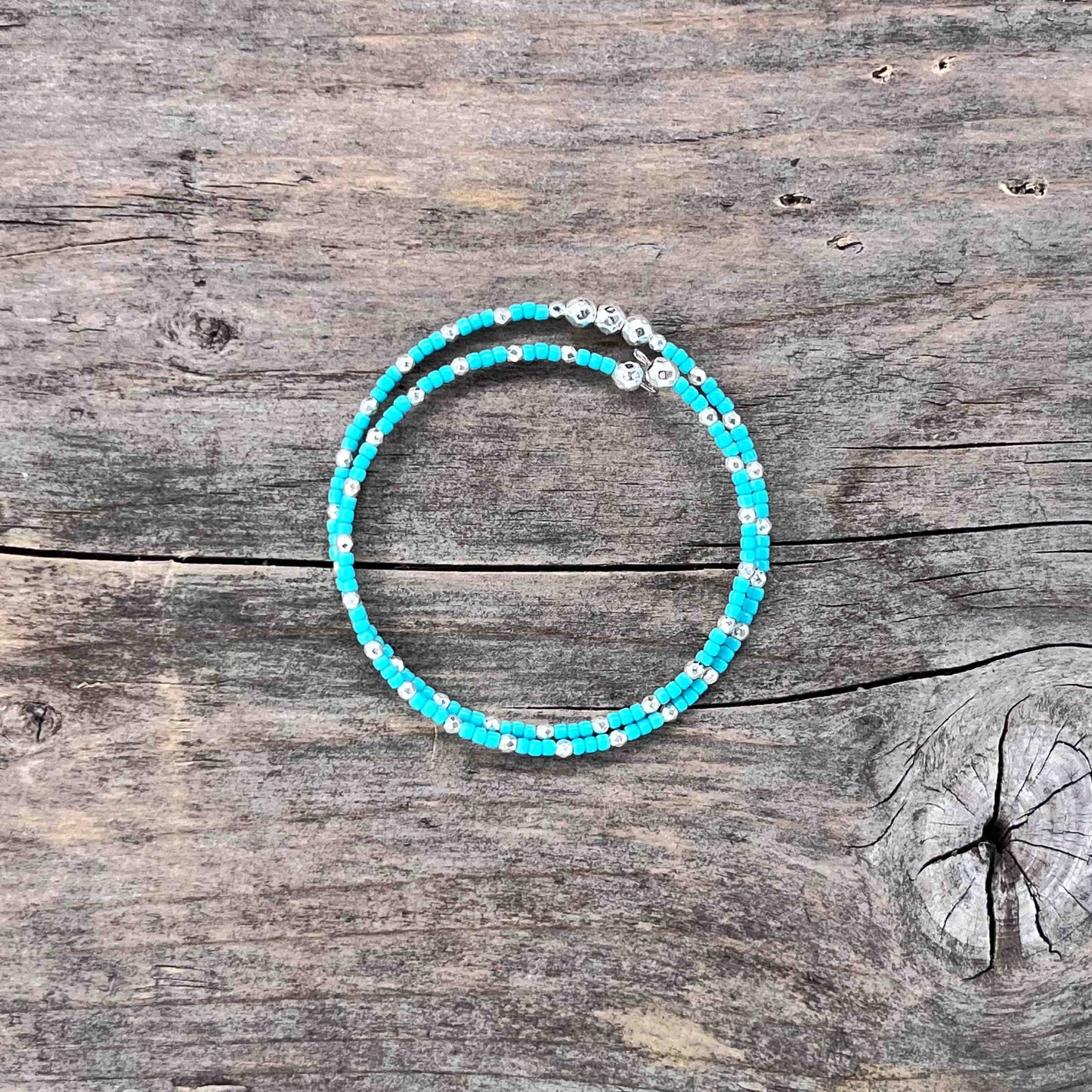 Sølv Armebånd Memorywire med Seed Beads - 681