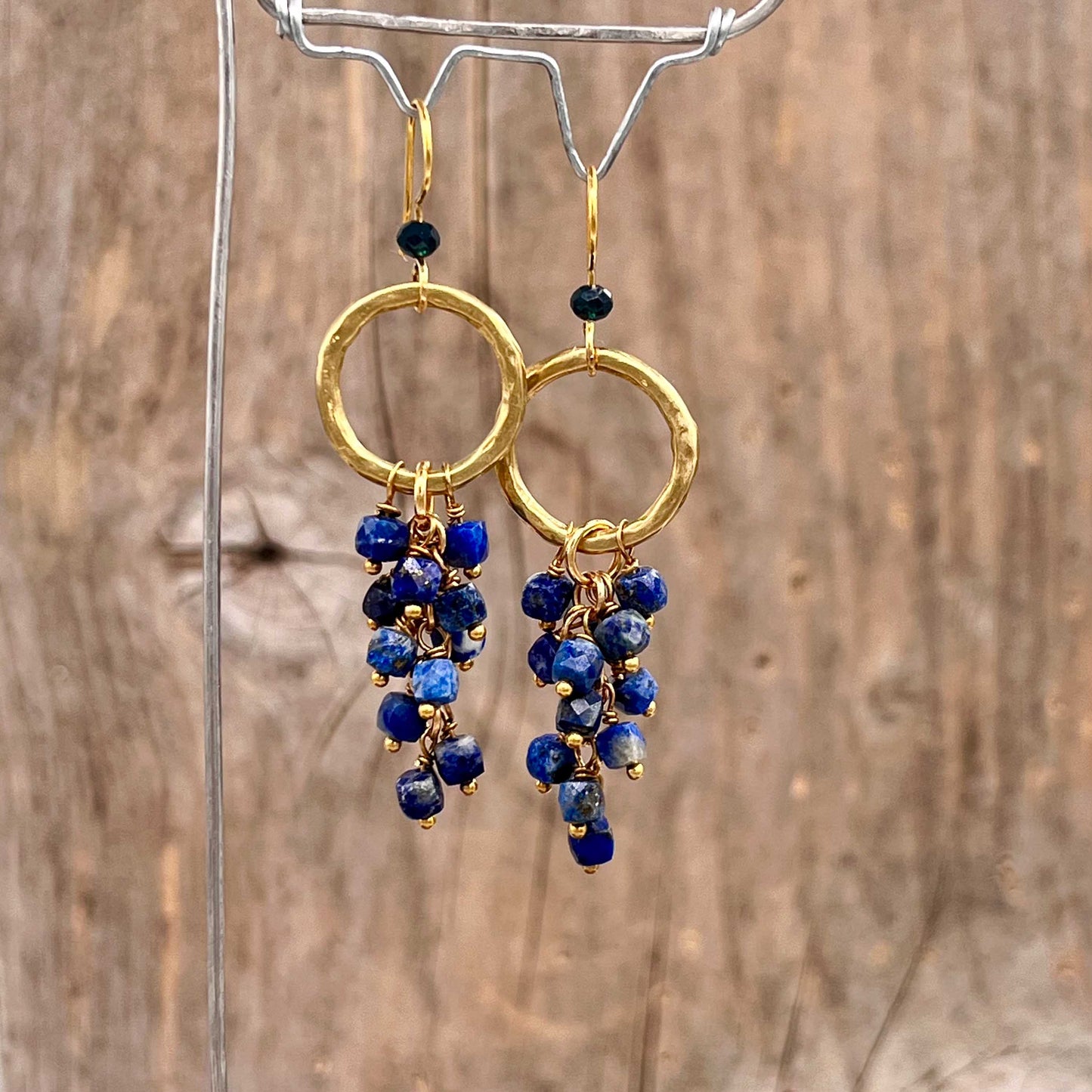 Messing Øredobber med Lapis Lazuli