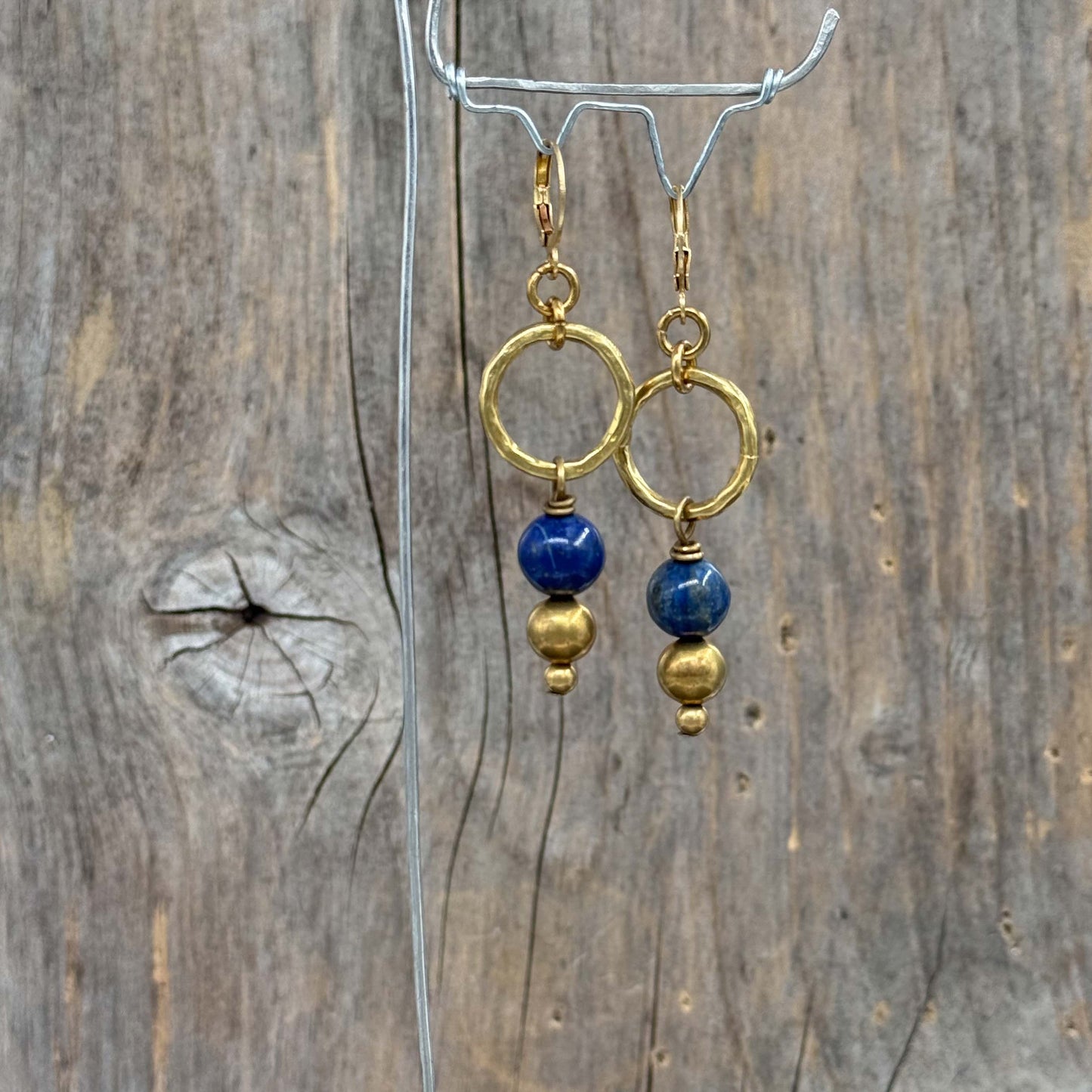Messing Øredobber med Lapis Lazuli