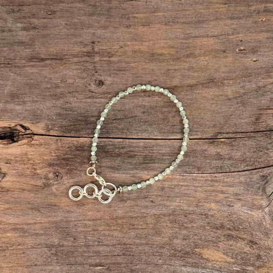 Sølv Armbånd med Prehnitt (lys grønn 2 mm)