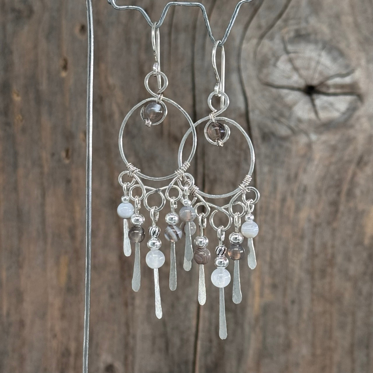 Sølv Chandelier Øredobber med Agat (grå)/sølv wire