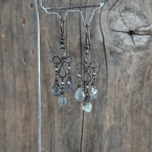 Sorte Chandelier Øredobber med Aquamarin